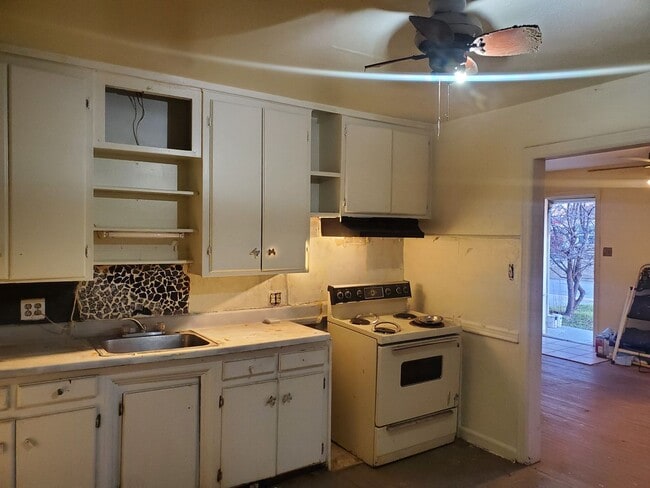1425 NW 94th St
