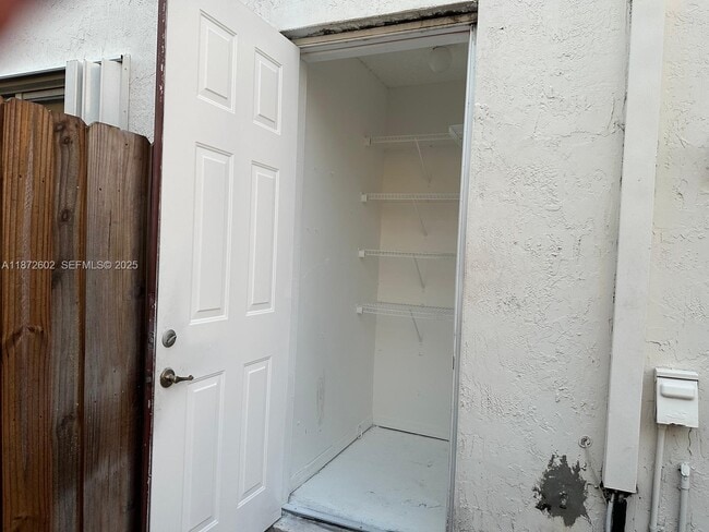 Photo - 955 NE 42nd Terrace