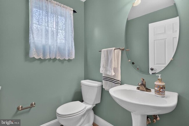 Photo - 6607 Thackwell Way