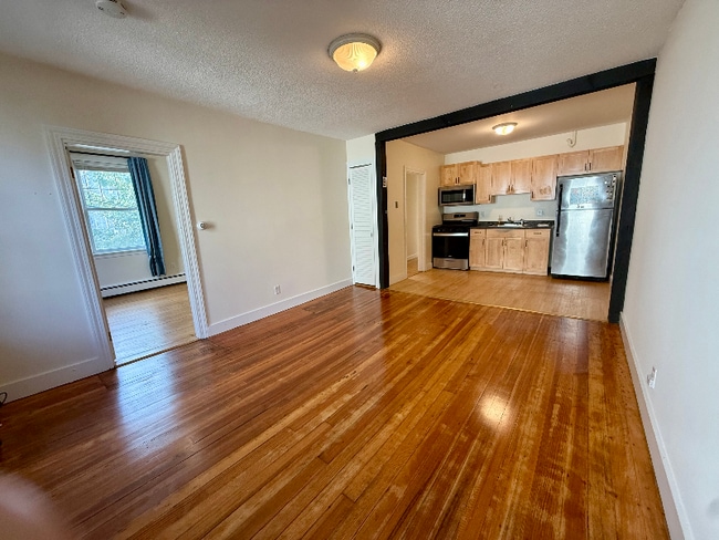 Building Photo - 18 Roberts St Unit 3 Rental