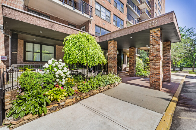 Photo - 225 Saint Pauls Ave Condominio Unidad 15E