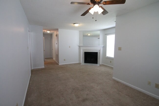 1077 Farm Pond Ln