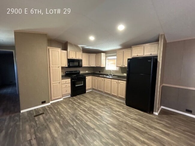 Photo - 2900 E 6th Ave