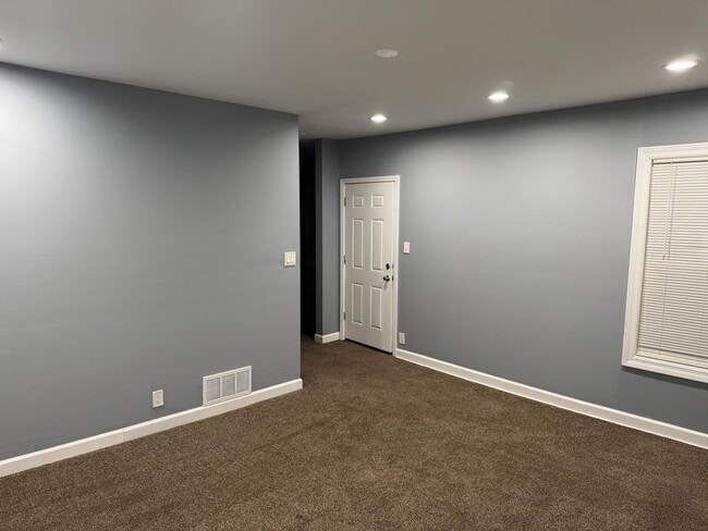 Photo - 12005 S La Salle St