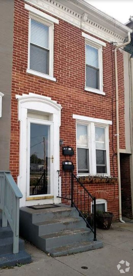 Building Photo - 1 Bedroom 1 bath 1st floor Apartment - Yor...