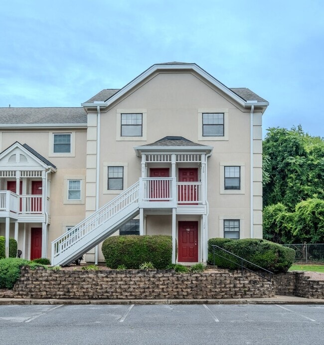 Building Photo - Fully Furnished 2BR/2.5BA Townhome Near UGA | Walk to Campus | Pool Community | Available Now