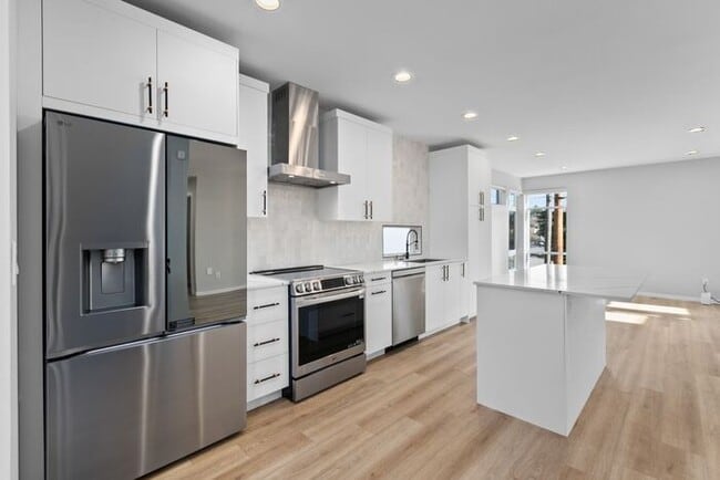 Photo - Newly Built Air-Conditioned Luxury Townhome in Highly Desired Admiral