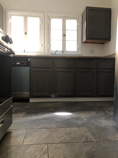 410 N Orange Grove Ave Unit 410