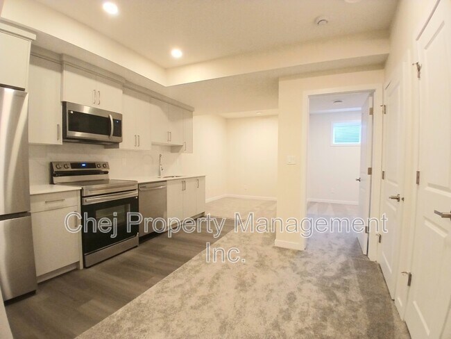 Photo - 807 Rowan Cl SW Unit Lower