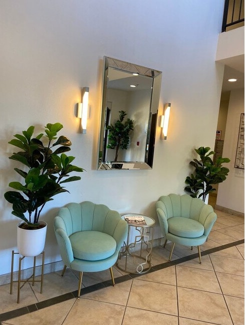 Chateau Toluca Apartments