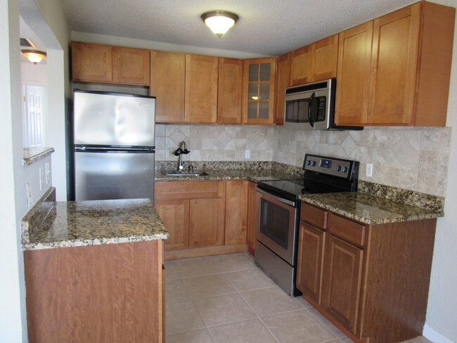 Kitchen - 411 N Halifax Ave Unit 302