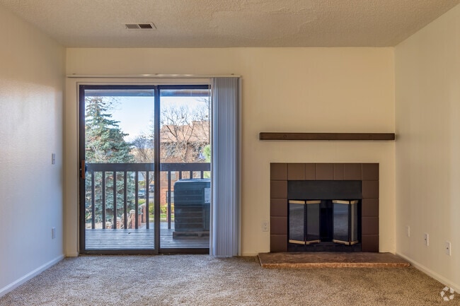 2BR, 2BA - 1,025SF