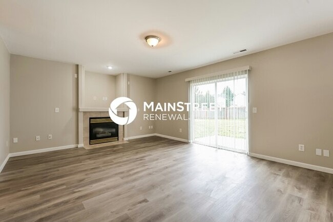 Photo - 3 Bedroom Pet-Friendly Home in SPANAWAY, WA with Main Street Renewal