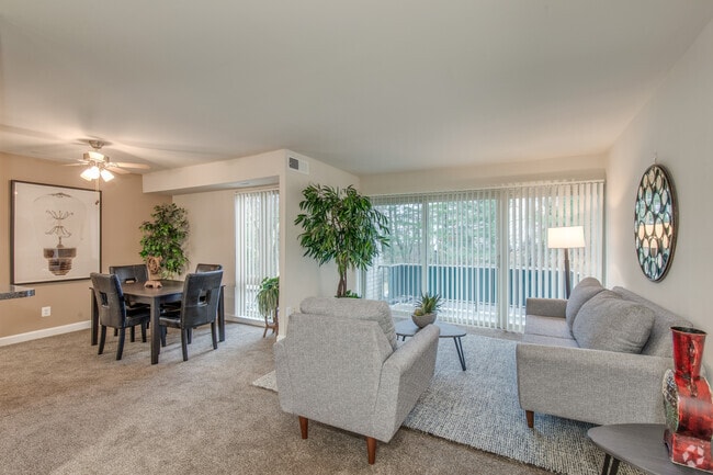 1BR, 1BA - 774SF