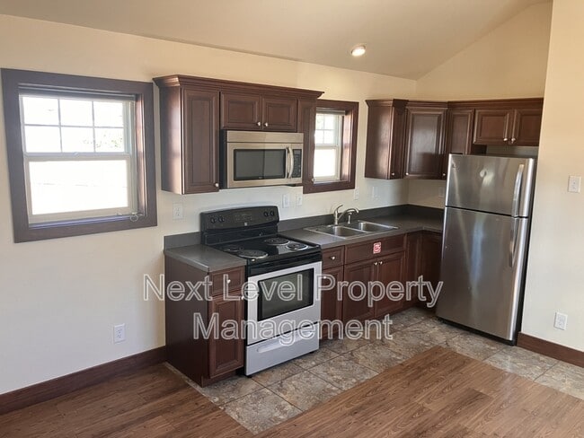 111 E Cottonwood Dr