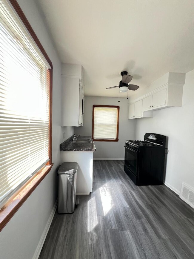 Photo - 15818 Maplewood Ave