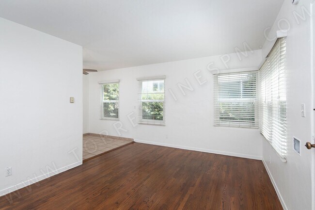 Photo - *OPEN HOUSE: 8/30 10-11AM* Cottage in Paci... Unidad 1626