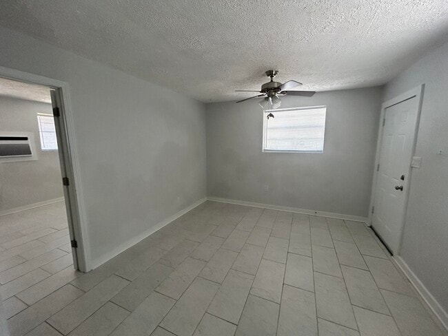 Photo - 1114 Cedar Ave S