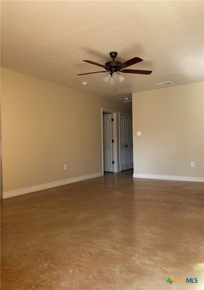 Photo - 1111 N College St Unidad B