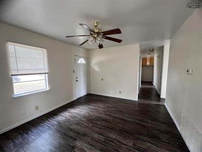 Photo - 1421 Tanbark Rd