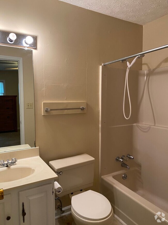 Building Photo - 1909 S Milledge Ave Unit 02jsrental