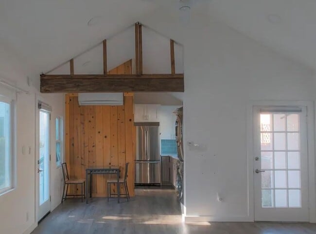 Building Photo - 1246-1248 El Centro Ave Unit 1248 1/2