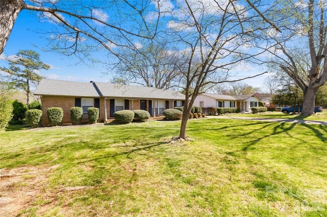 Photo - 4033 Woodgreen Terrace