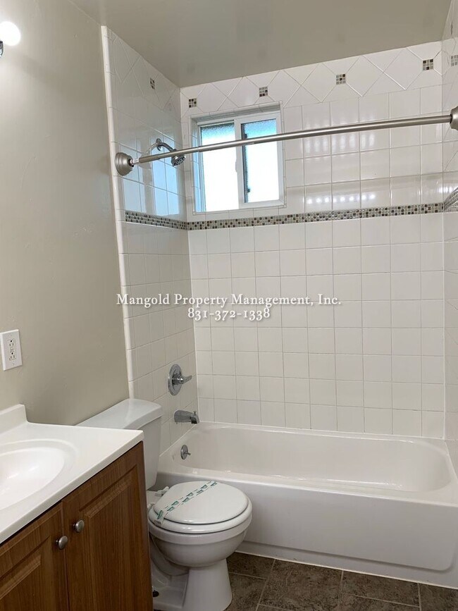 Photo - Inviting 4 Bed/2 Bath Home with Spacious Backyard