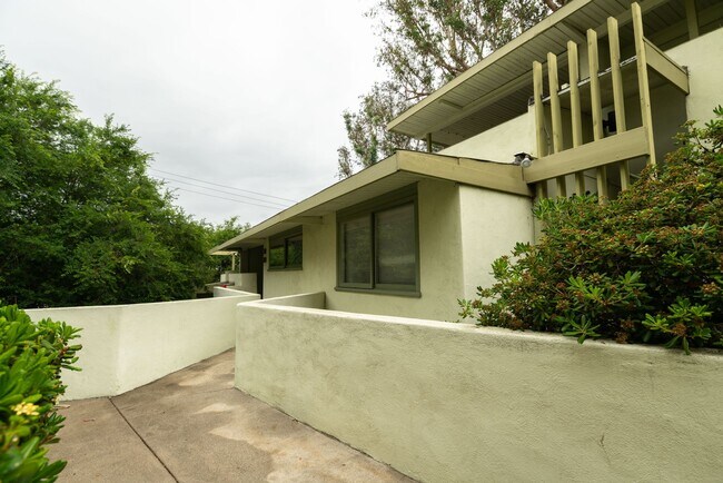 Photo - 11833-37 Laurelwood Drive