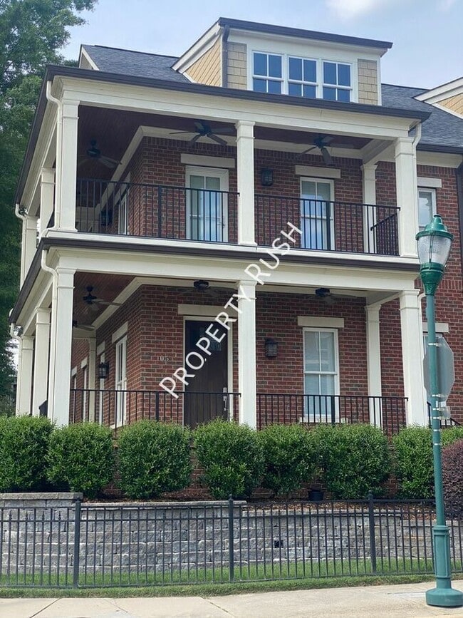 105 E 3rd St