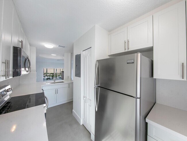 8260 NW 10th St