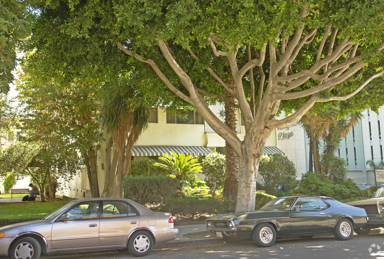 Photo - Hollywood Plaza