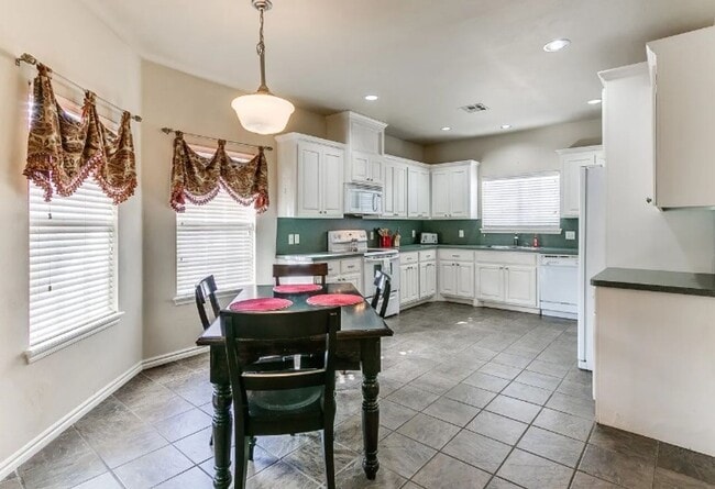 Photo - Adorable duplex + Edmond Schools + Lawncar...