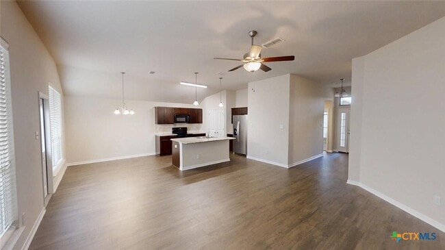 1304 Lakeway Crossing Dr