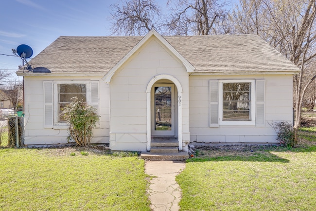 Photo - 901 N Howeth St