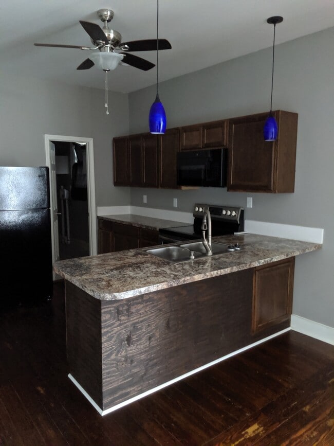 Building Photo - 524 W Main St