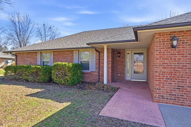 Photo - 5561 Waterfront Dr N