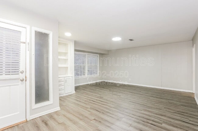 Photo - 2901 Creston Ave