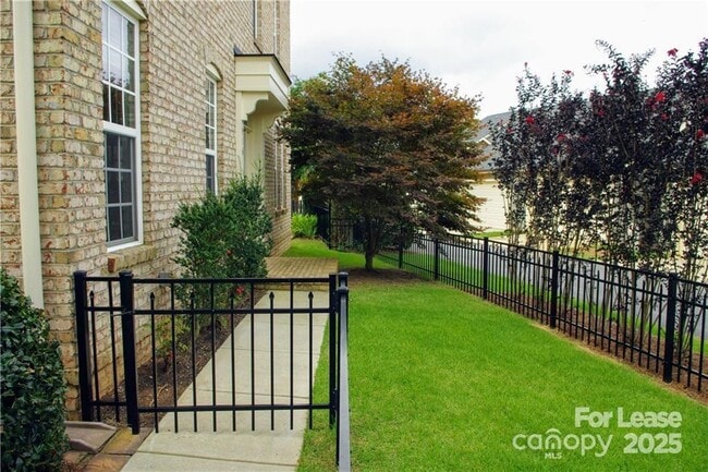 Photo - 916 Gardners Way