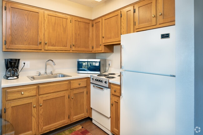 1BR, 1BA - 483SF - Hickory Glen, Active Senior Living