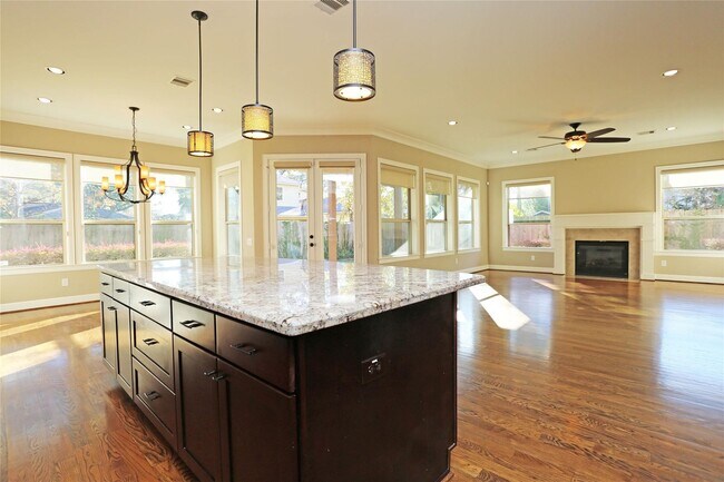 Photo - 1611 Wakefield Dr
