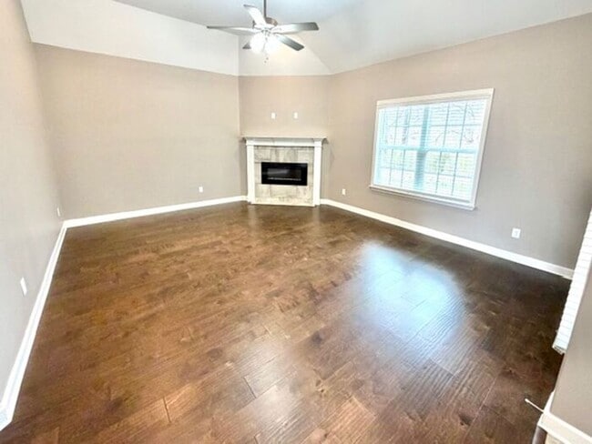 Photo - AVAILALBE NOW! Beautiful Home in Olive Branch.