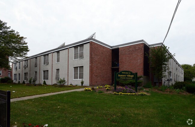 Primary Photo - Admiral Terrace