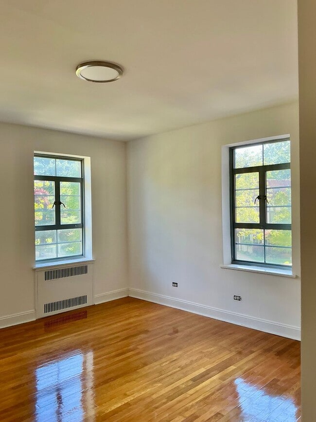 Photo - The Leslie — A Private Garden Enclave for the Modern New Yorker Unit 24W