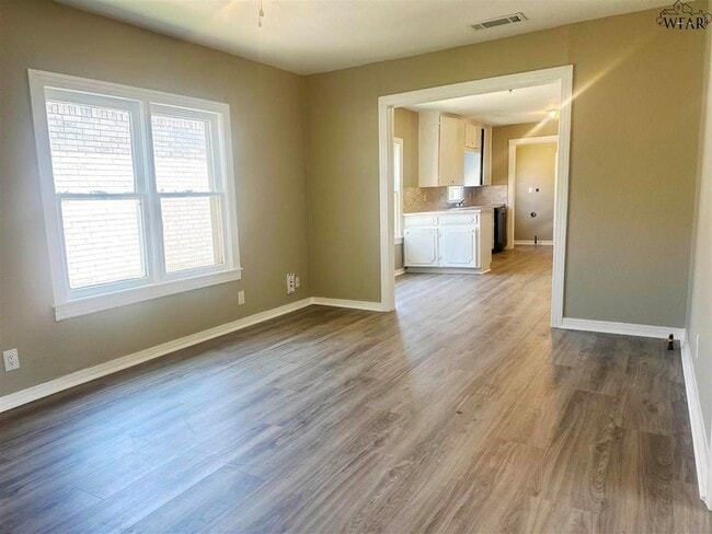 Photo - 2505 Carrigan Ave