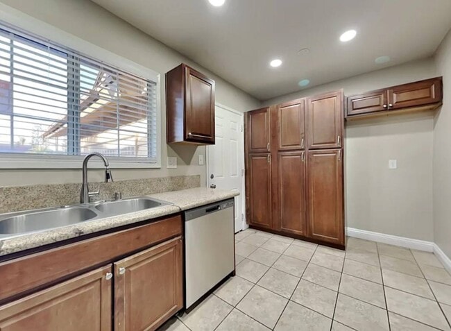 Photo - 403 Woodbine St