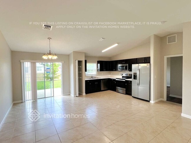 Photo - 426 NW Airoso Blvd