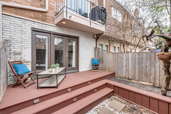 Building Photo - 384 N Post Oak Ln Unit 384