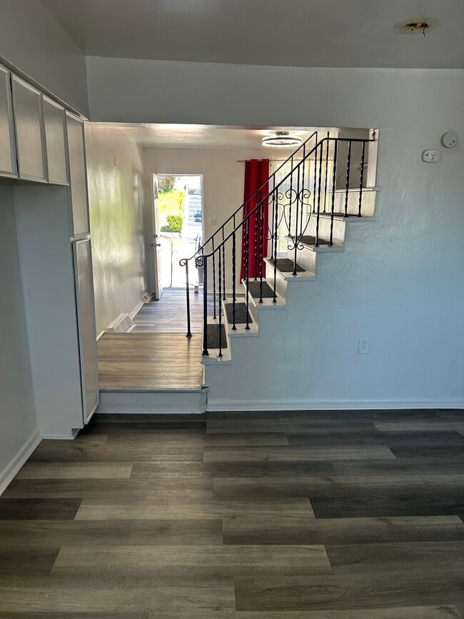 Building Photo - 651 Hollace St