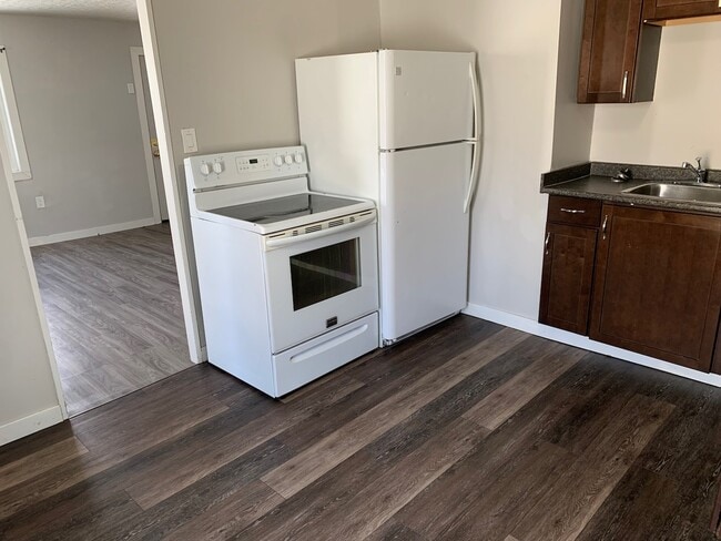 Photo - 852 Retallack St